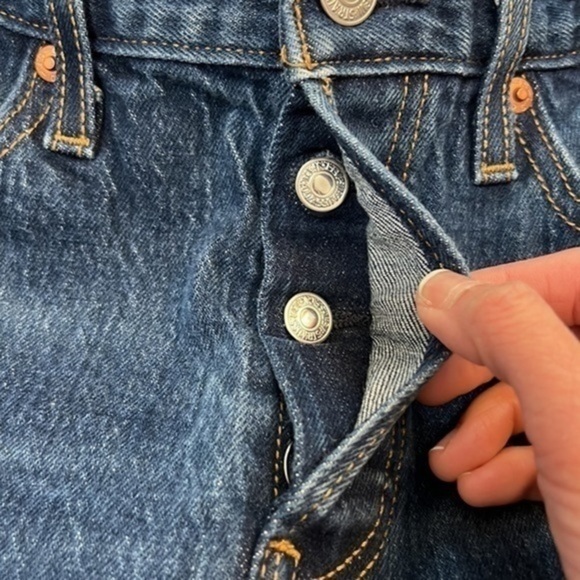 Levi’s Wedgie Straight Leg Button Fly Jeans size 28 - Picture 4 of 7